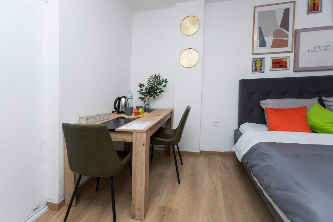 11 Steps' Lovely Studio In The Center Tirana Exterior photo