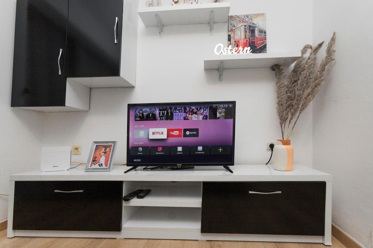 11 Steps' Lovely Studio In The Center Tirana Exterior photo